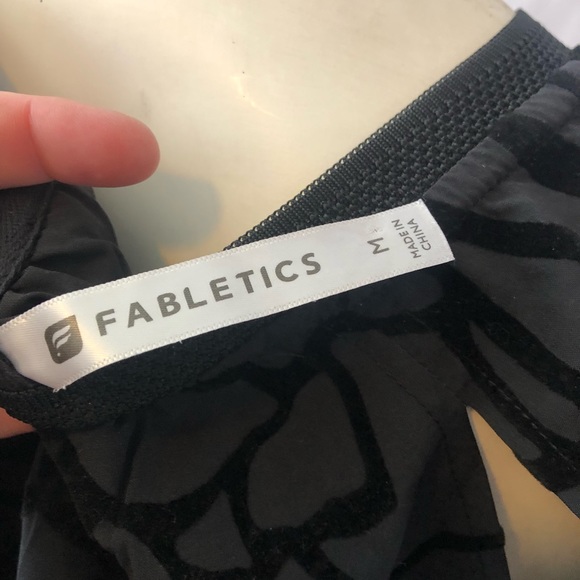 Fabletics Lola black rose top sweatshirt - Picture 9 of 11